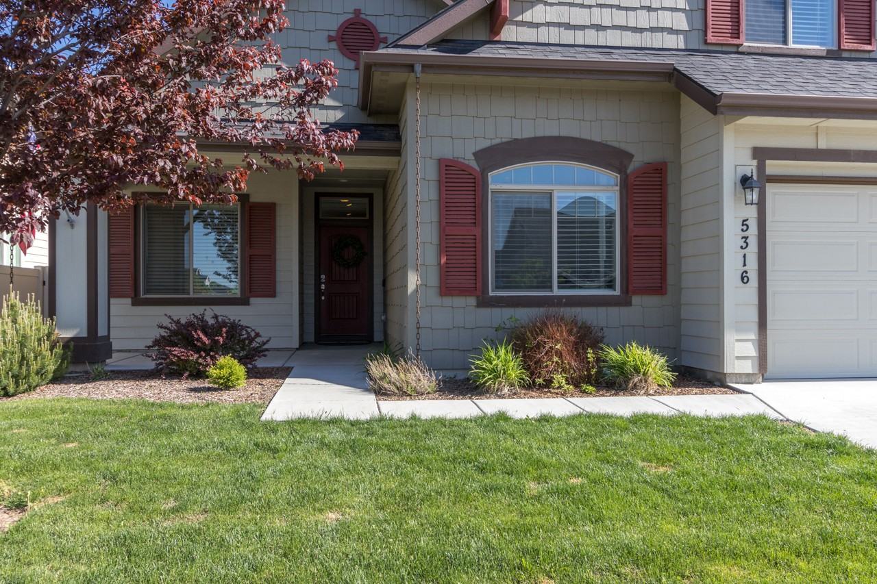 5316 W Los Flores St - Photo 2 of 29