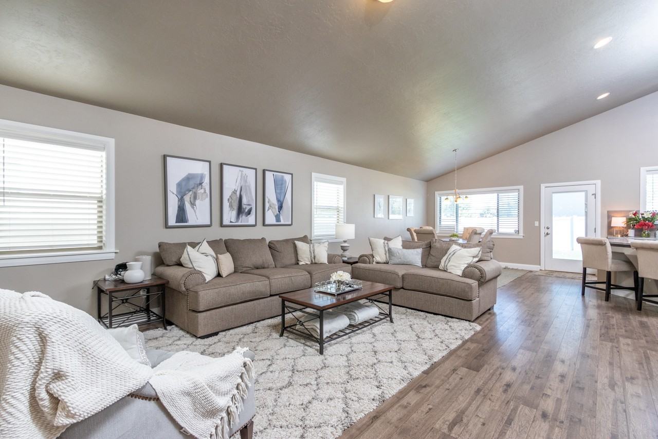 5316 W Los Flores St - Photo 4 of 29