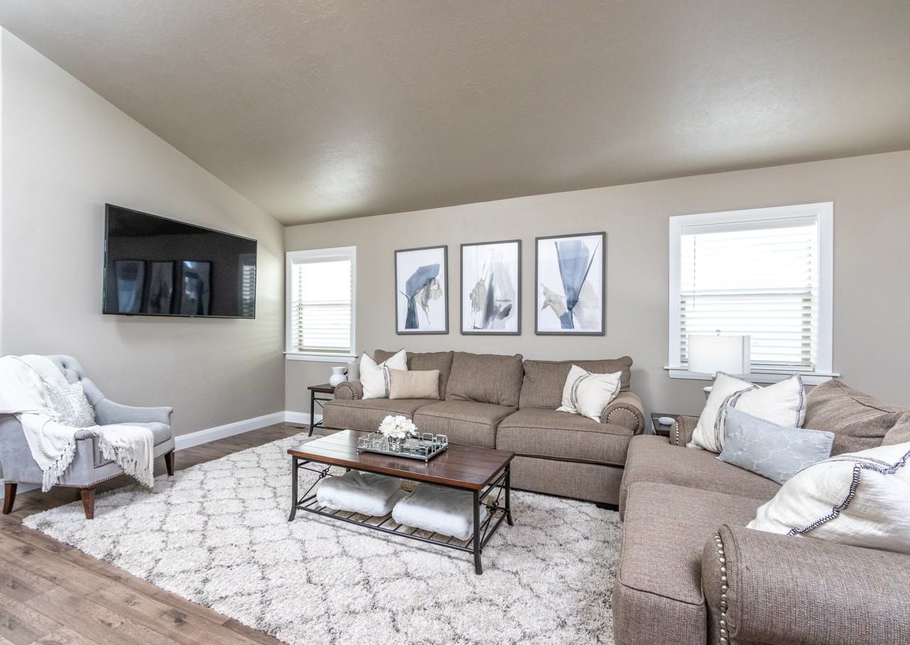 5316 W Los Flores St - Photo 5 of 29