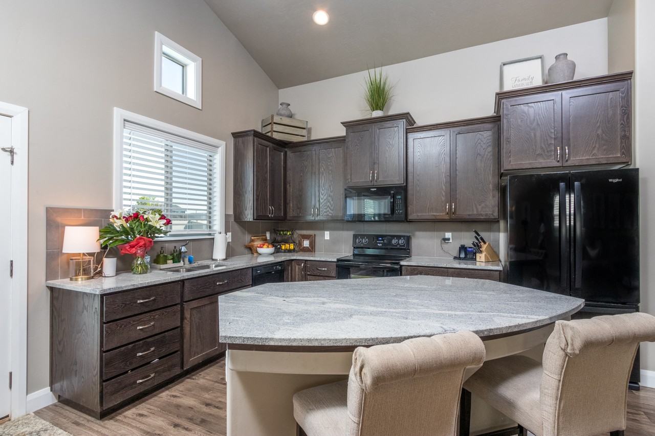 5316 W Los Flores St - Photo 7 of 29