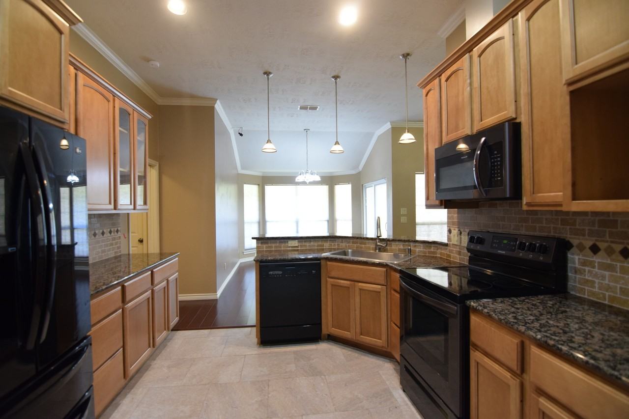 4701 Arrowhead Dr - Photo 4 of 22