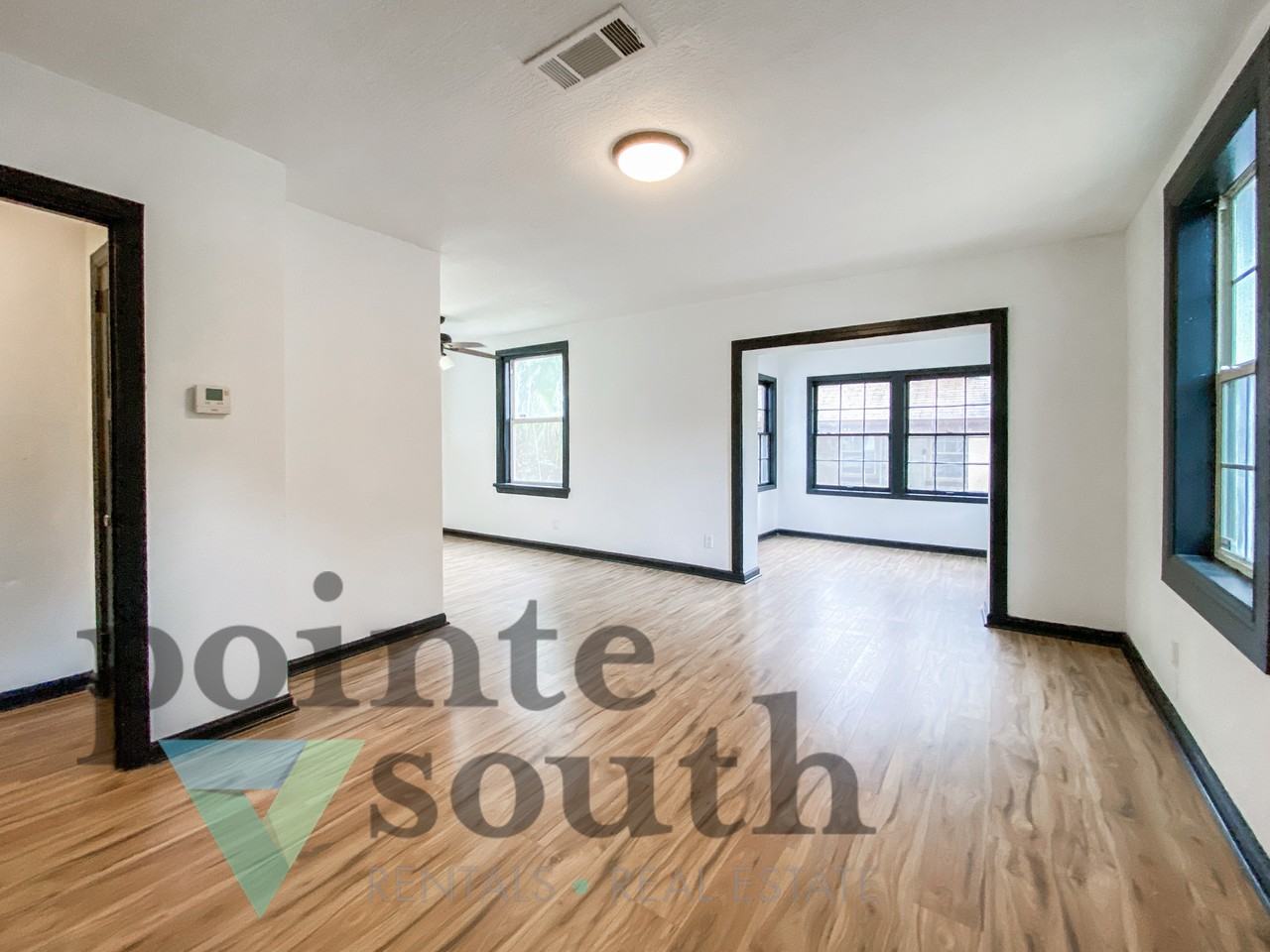 3203 W Jackson St - Photo 2 of 15