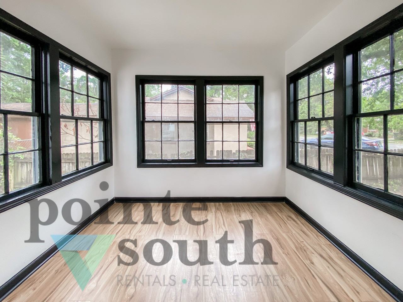 3203 W Jackson St - Photo 3 of 15