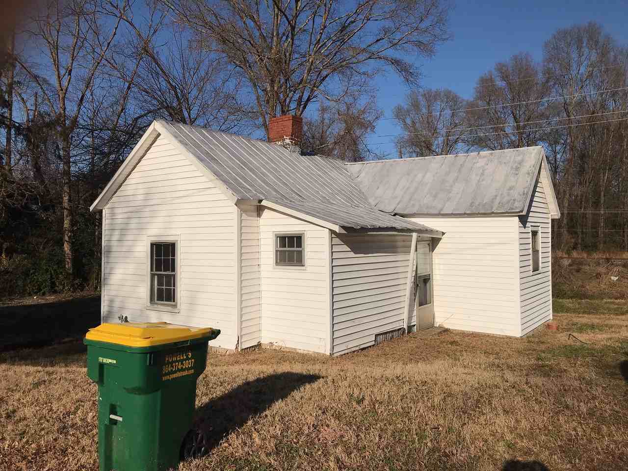 233 Cater St - Photo 2 of 5