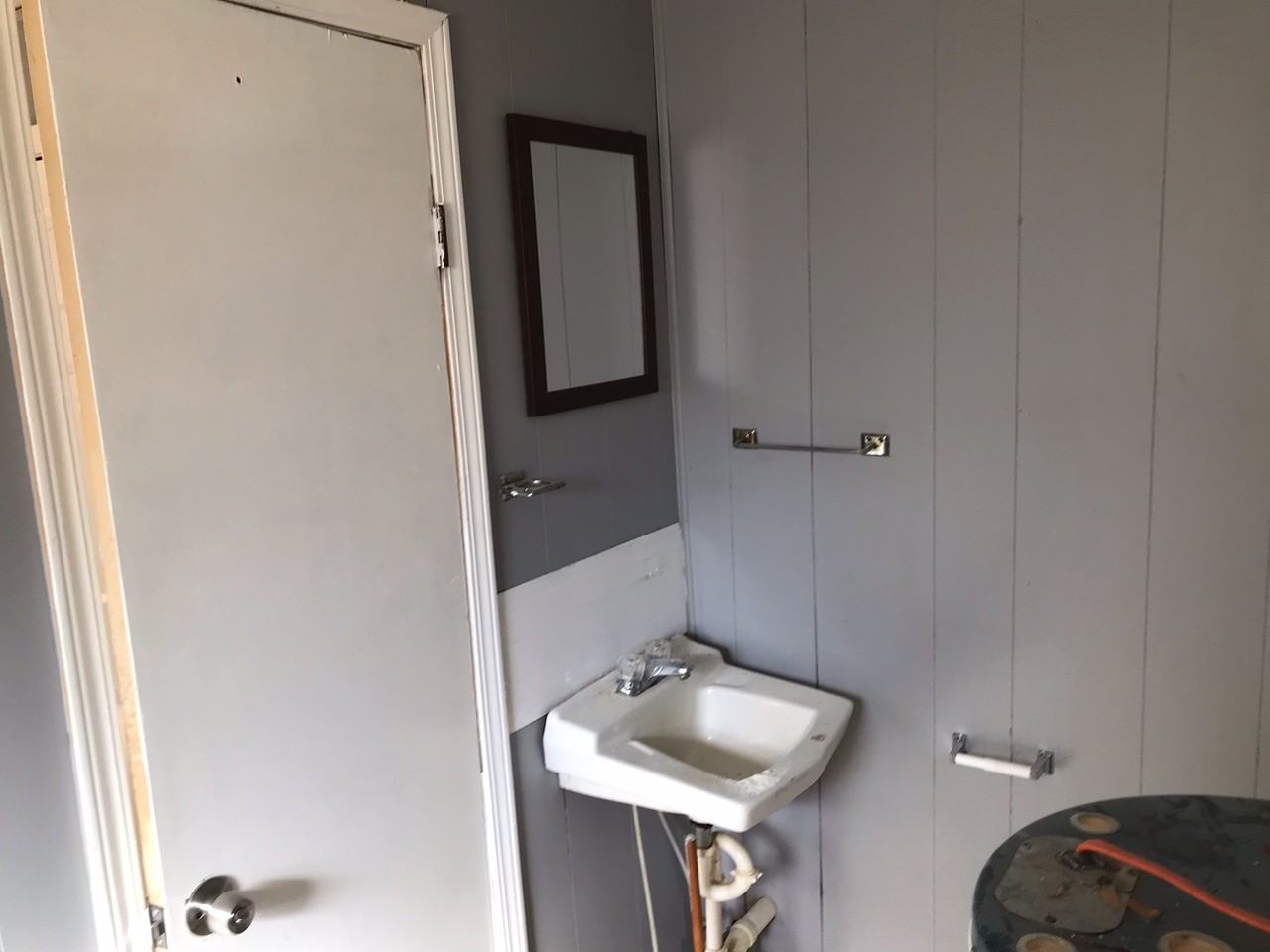 233 Cater St - Photo 3 of 5