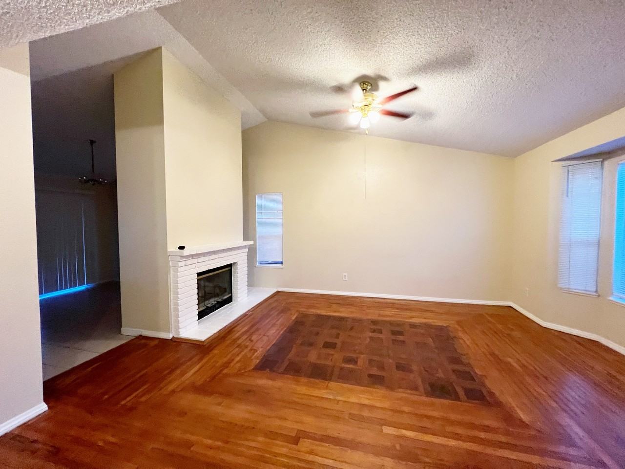 802 W Avenue H2 - Photo 3 of 21