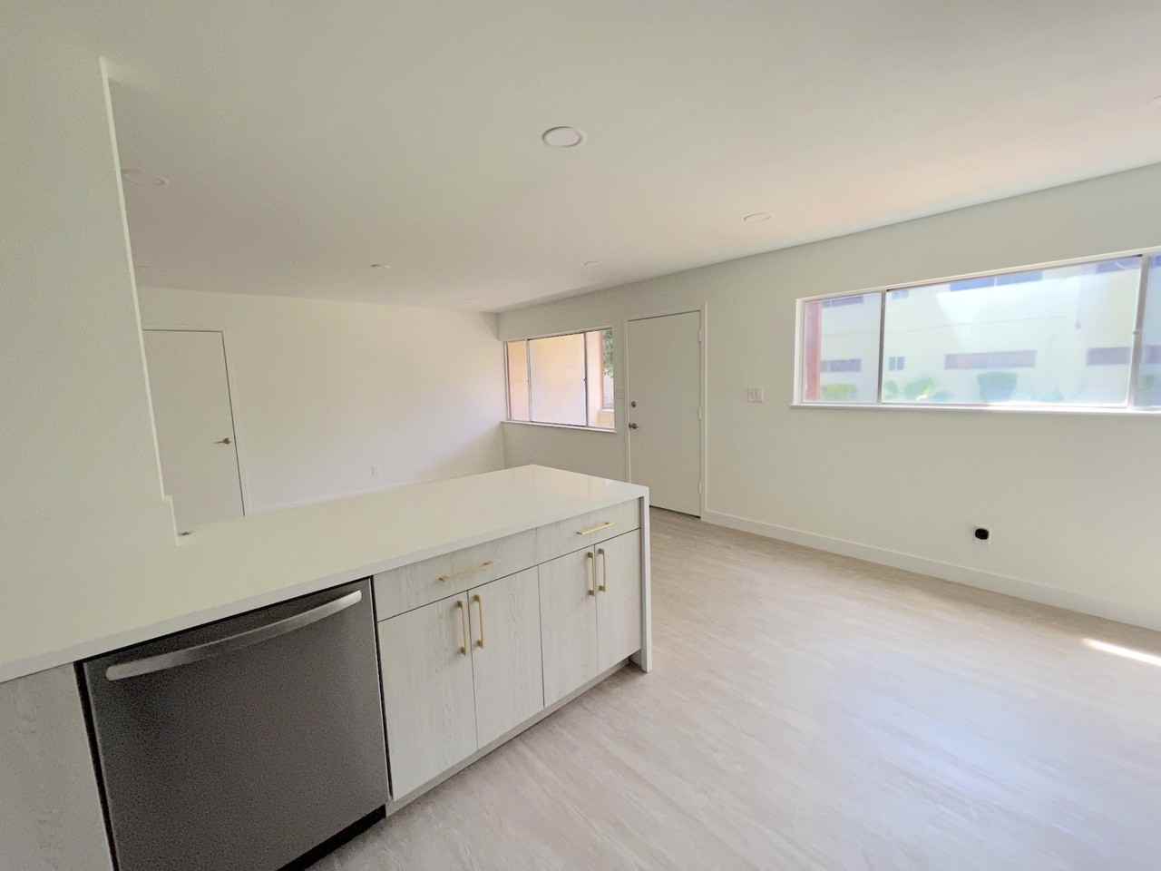 350 E Desert Inn Rd #H105 - Photo 3 of 22