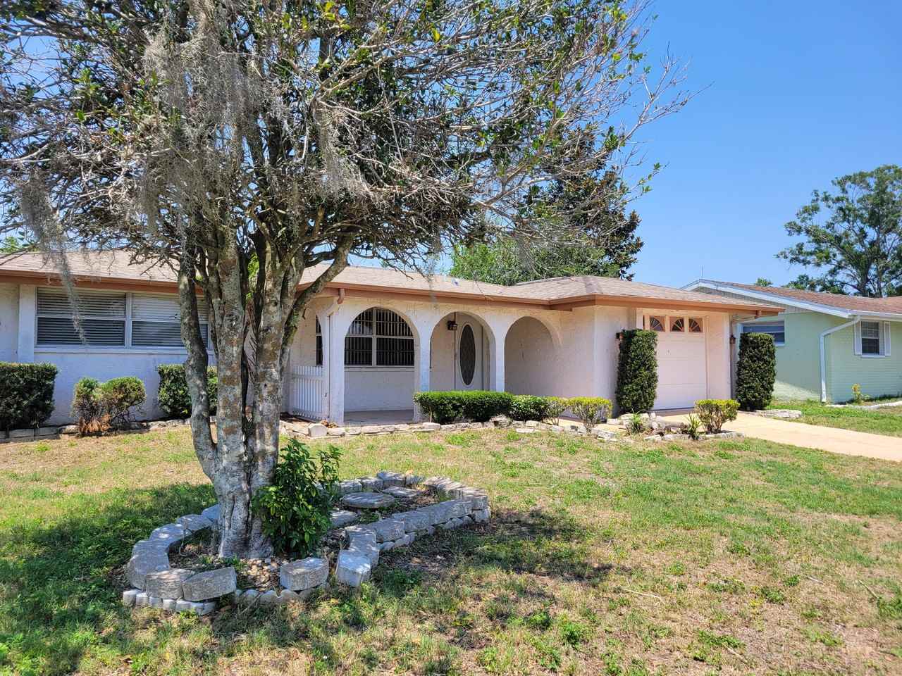 7825 Cayuga Dr - Photo 2 of 17