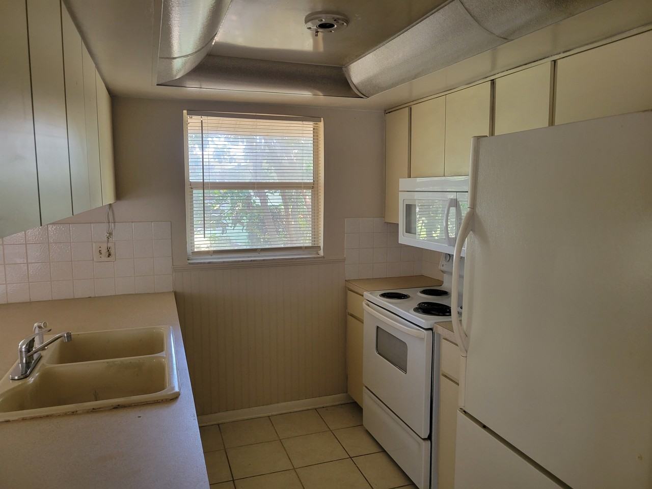 7825 Cayuga Dr - Photo 6 of 17