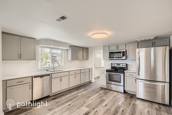 2995 S Zuni St - Photo 3 of 19