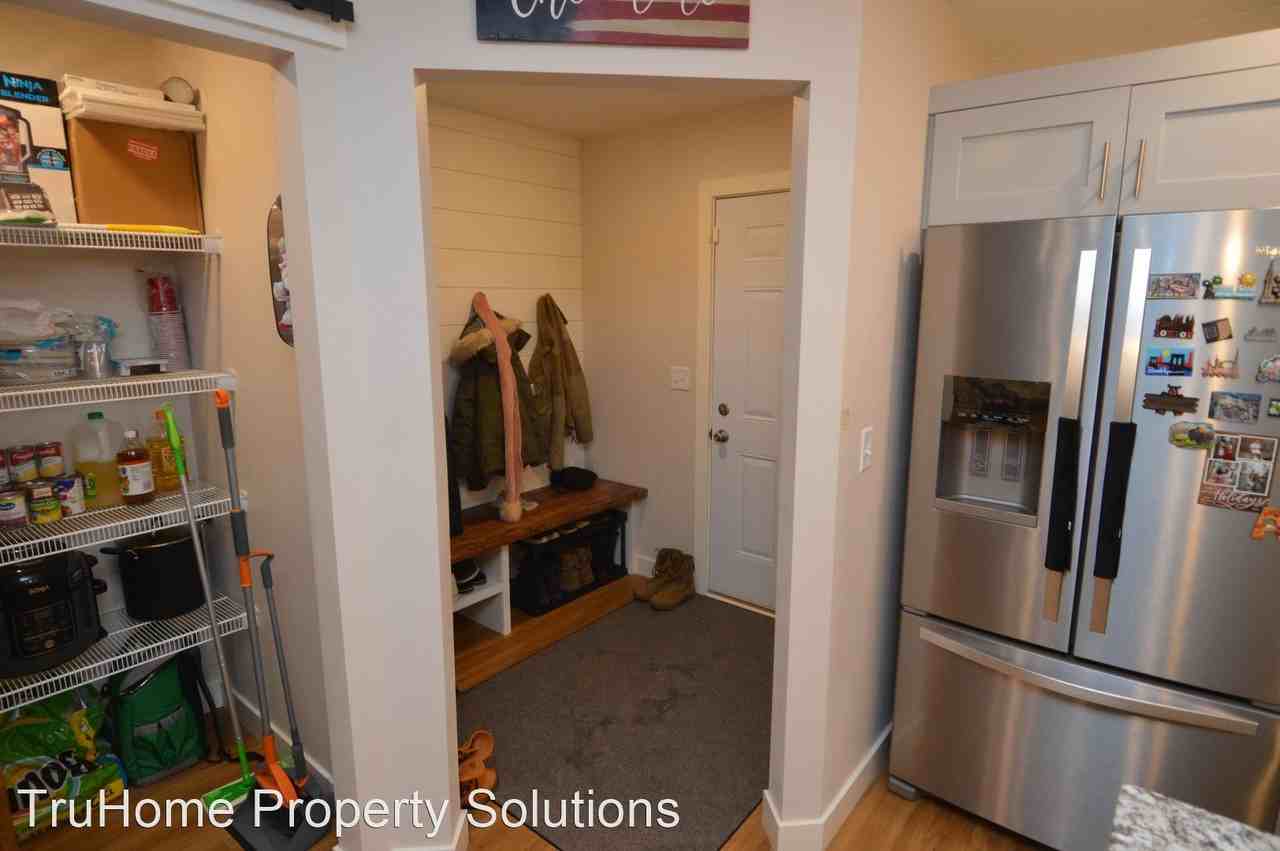 810 Thames Ct - Photo 2 of 48