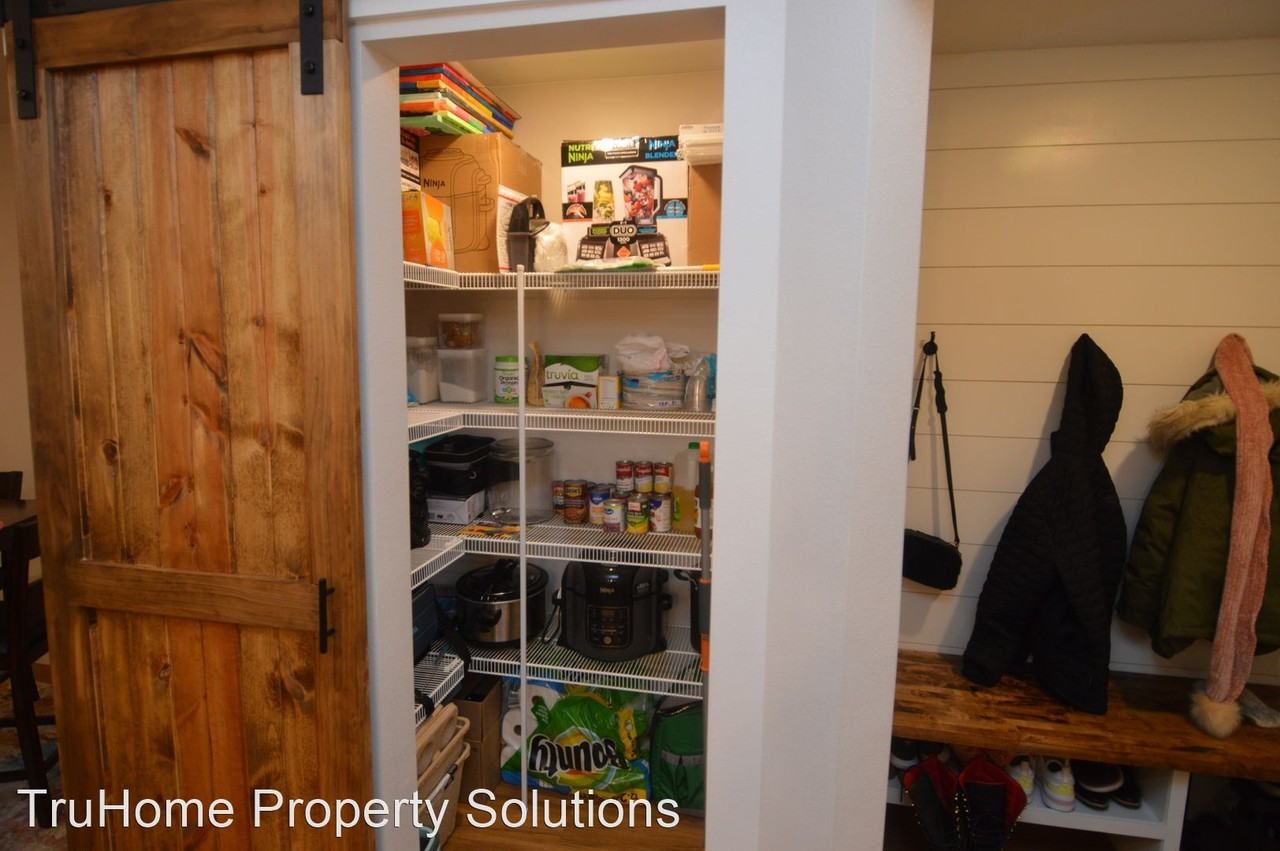 810 Thames Ct - Photo 3 of 48