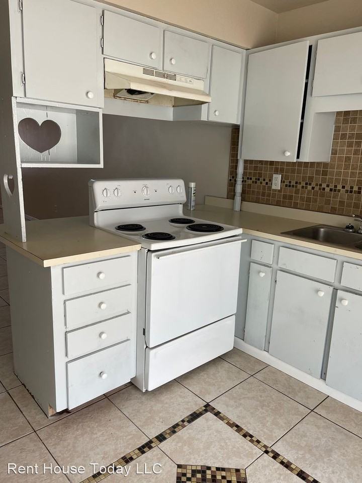 2221 Leo Drive - Photo 2 of 9