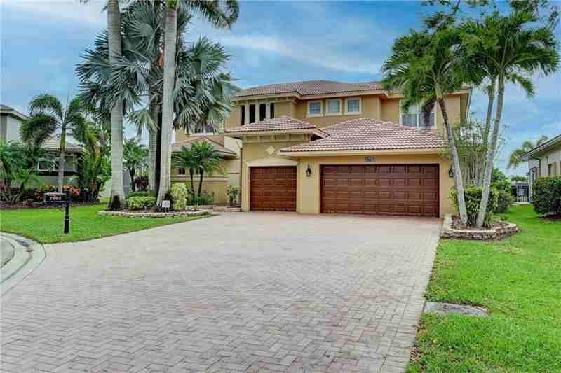 7662 Northwest 127th Manor - Photo 3 of 79