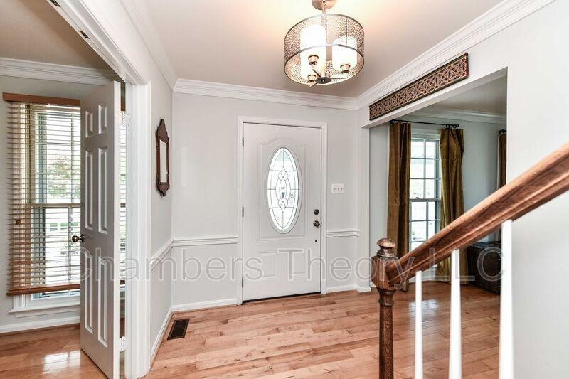 45 Whittingham Cir - Photo 2 of 48