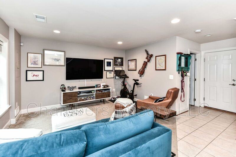 2505 S Kenmore Ct - Photo 4 of 45