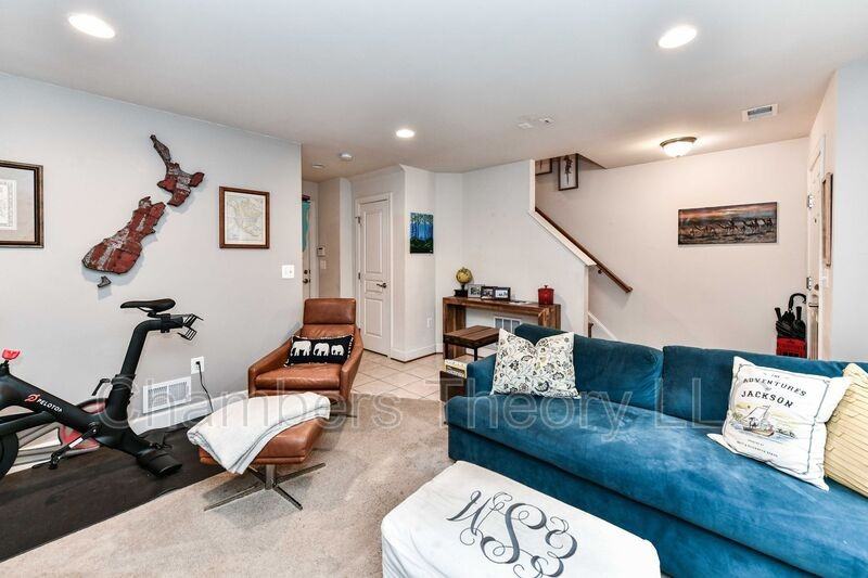 2505 S Kenmore Ct - Photo 3 of 45