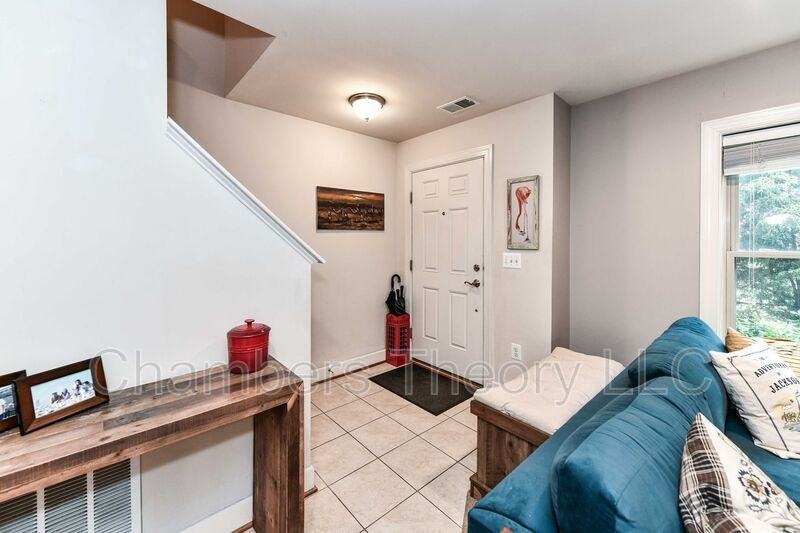 2505 S Kenmore Ct - Photo 2 of 45