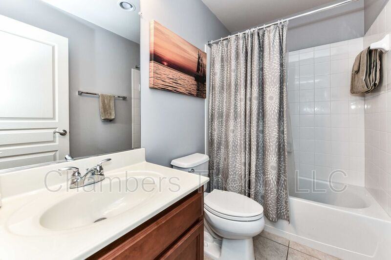 2505 S Kenmore Ct - Photo 6 of 45