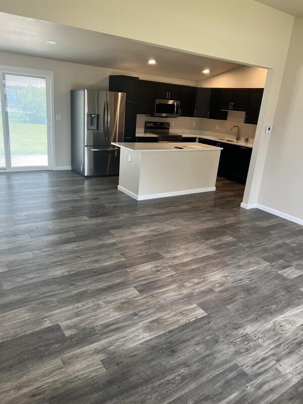 1074 Rainbow Blvd - Photo 2 of 17