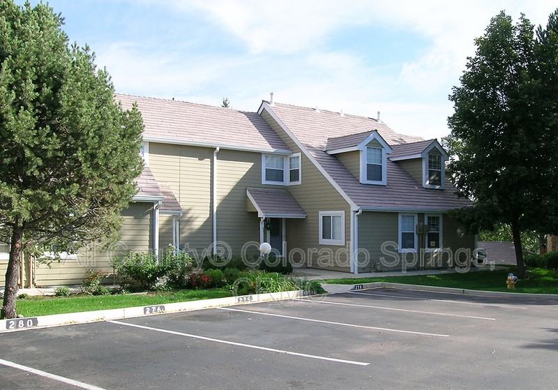 276 Cobblestone Dr - Photo 2 of 15