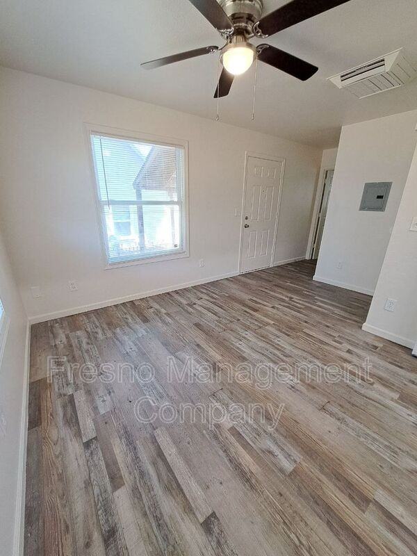 441 N Glenn Ave - Photo 2 of 9
