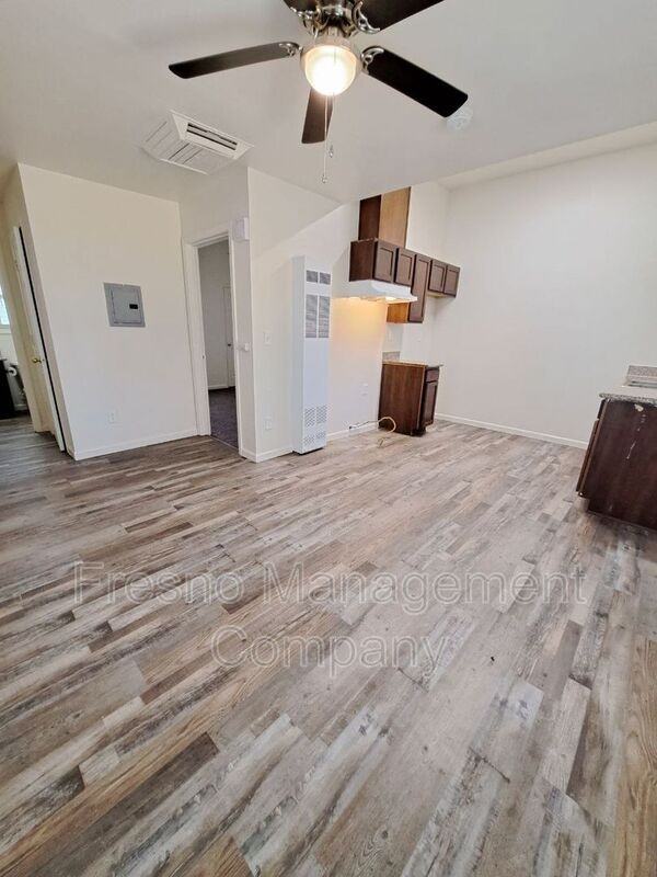 441 N Glenn Ave - Photo 3 of 9