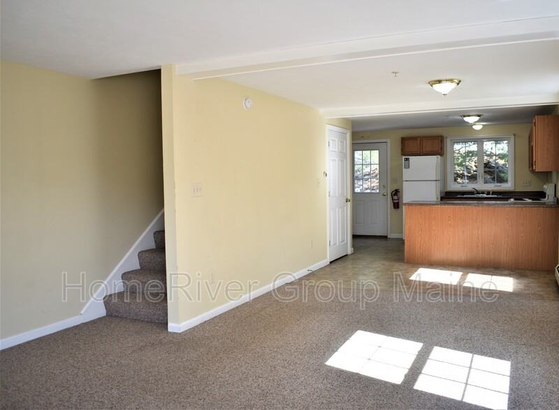 14B Carriage Ln - Photo 3 of 16