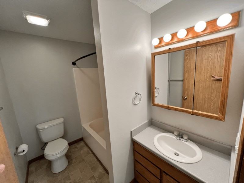 415 W Zeller St - Photo 7 of 15