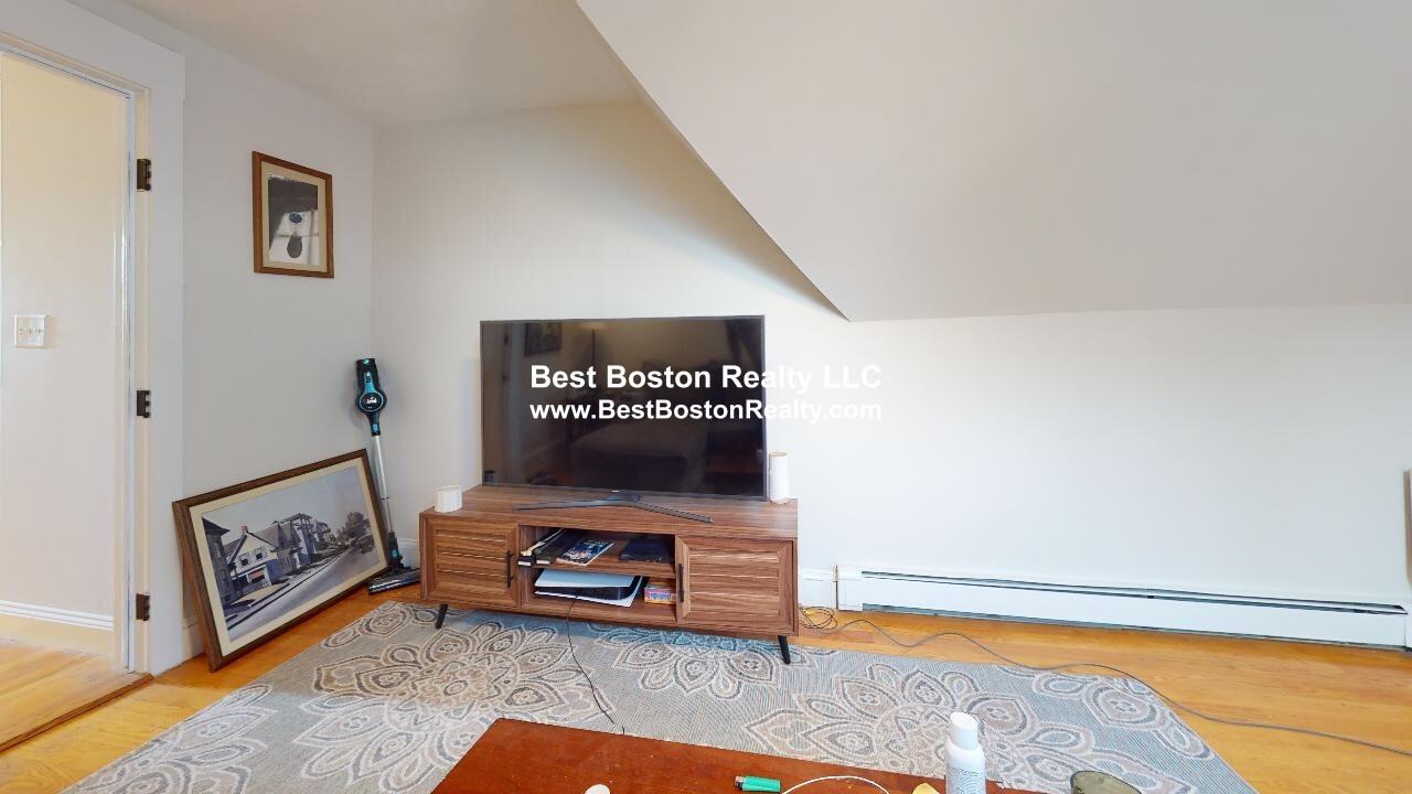 389 Highland Ave #3 - Photo 3 of 10