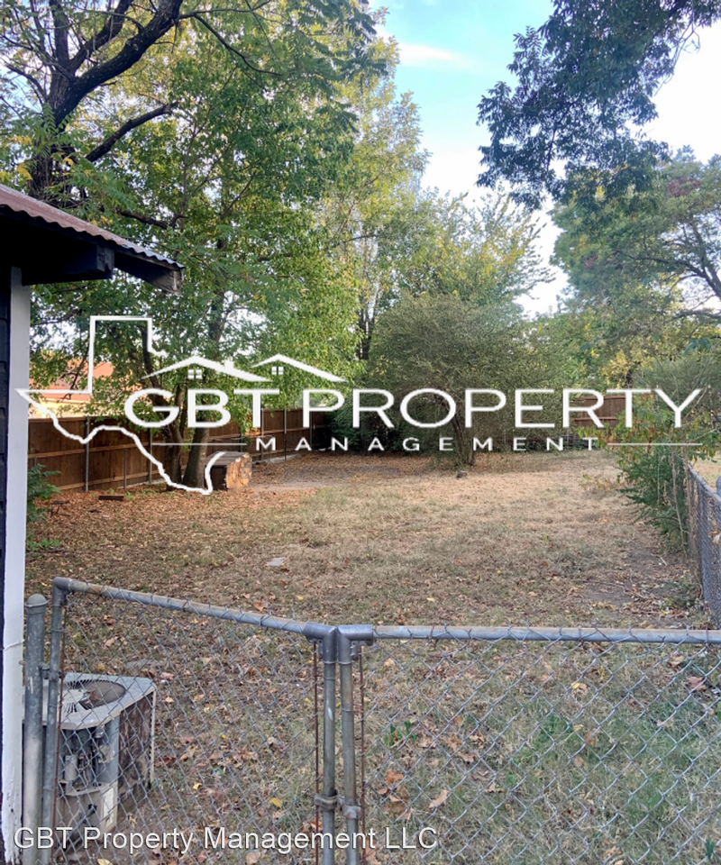 1539 Maple Ave - Photo 2 of 12