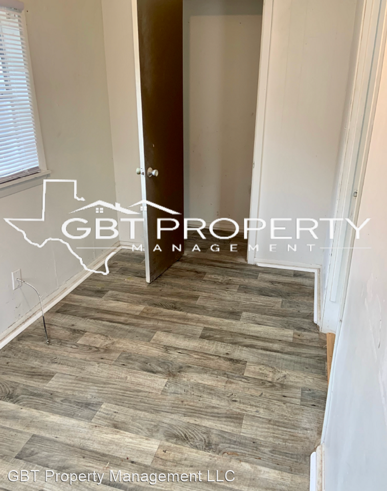 1539 Maple Ave - Photo 3 of 12