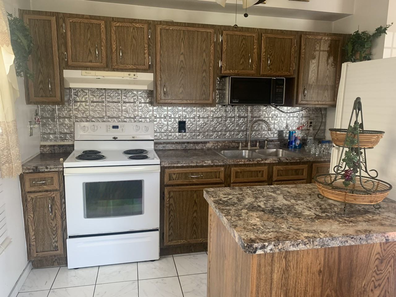 166 Planet St - Photo 2 of 5