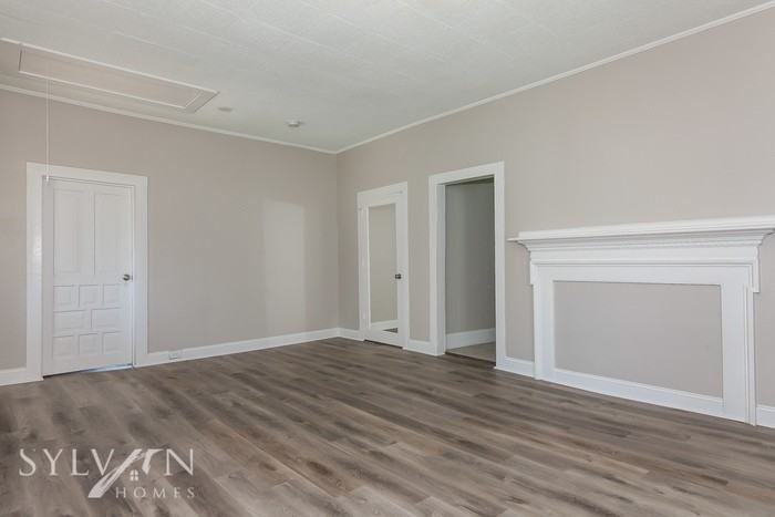201 S Clay St - Photo 3 of 14