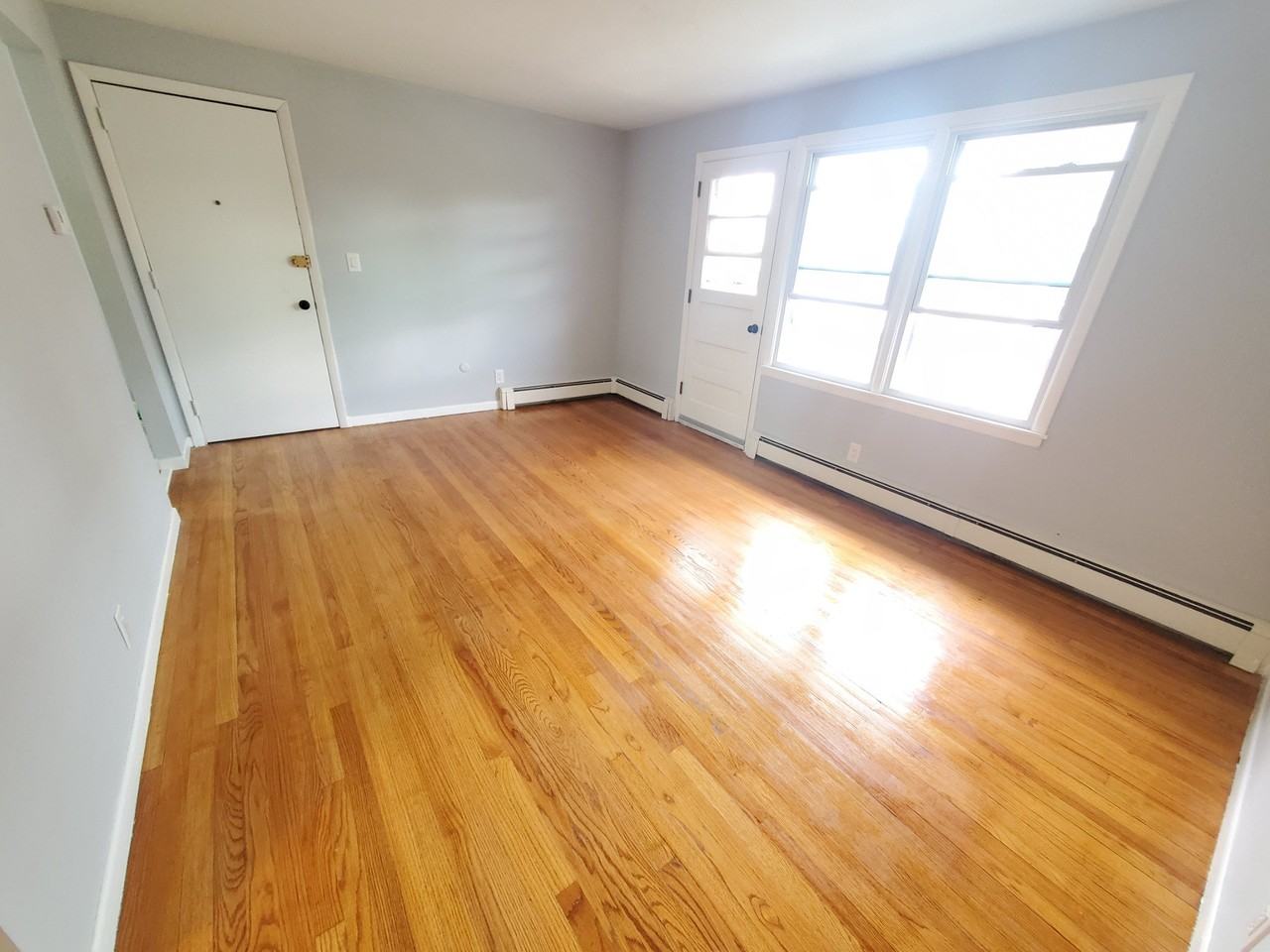 155 N Midler Ave #2F - Photo 3 of 9