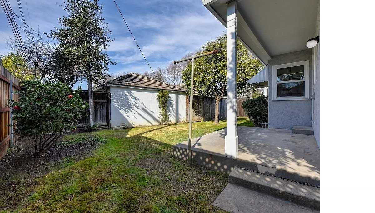 3138 Land Park Dr #2 - Photo 3 of 8