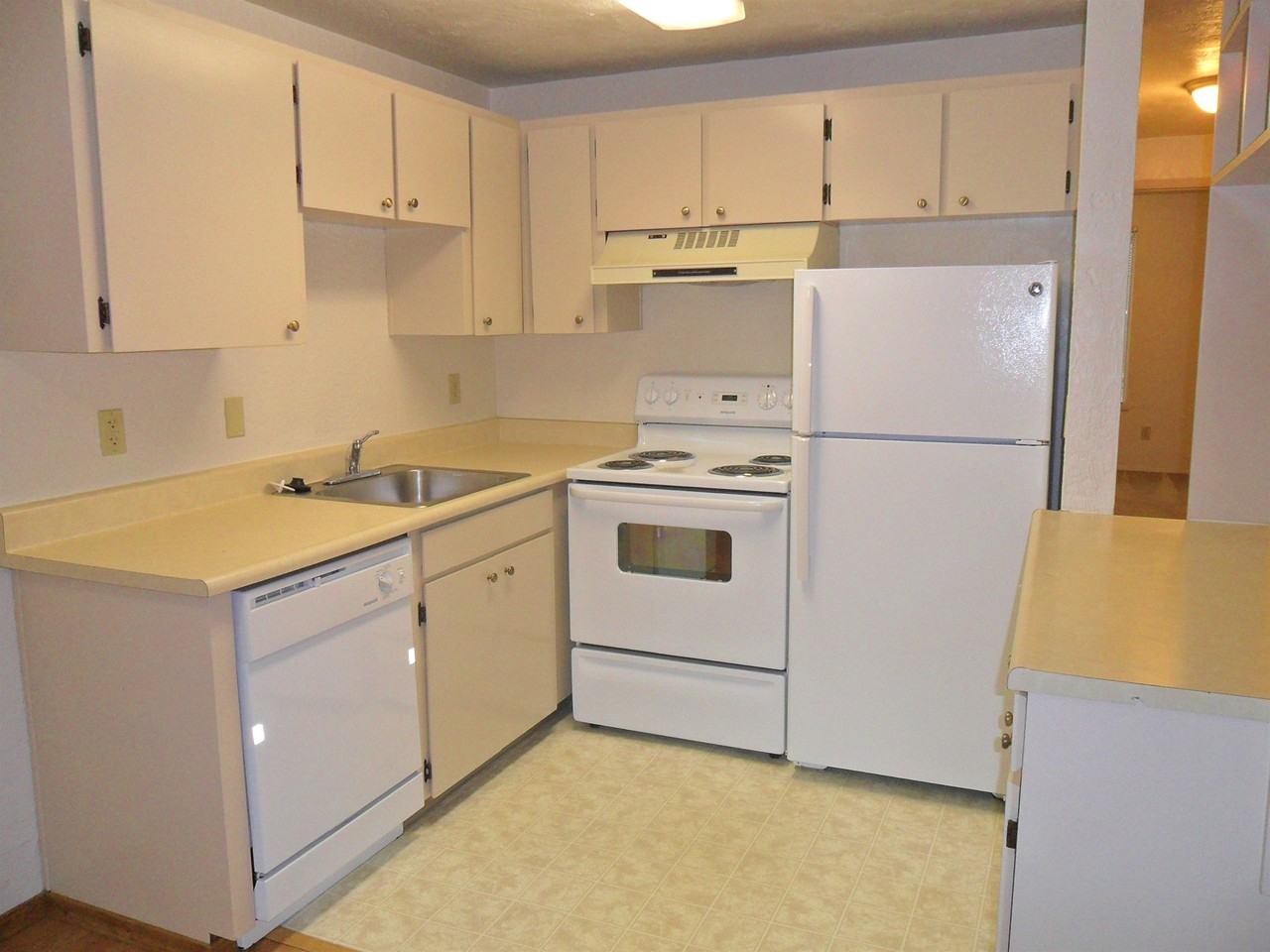 1001 Hermitage Way S #05 - Photo 3 of 12