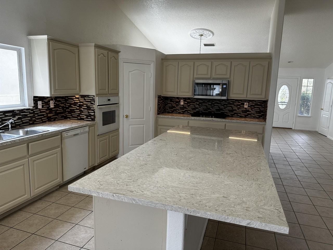 14082 Driftwood Dr #1 - Photo 3 of 40