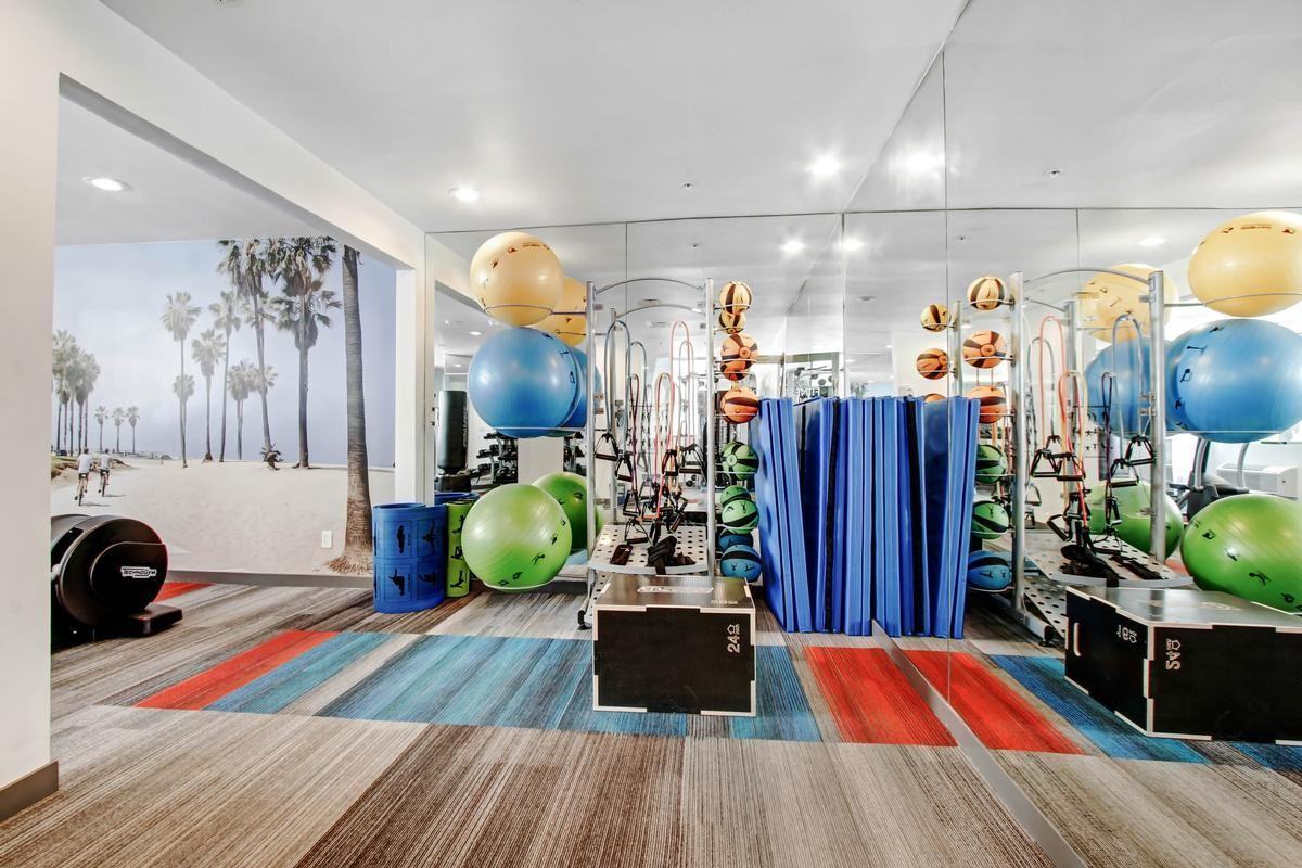 1840 N Kenmore Ave - Photo 2 of 14