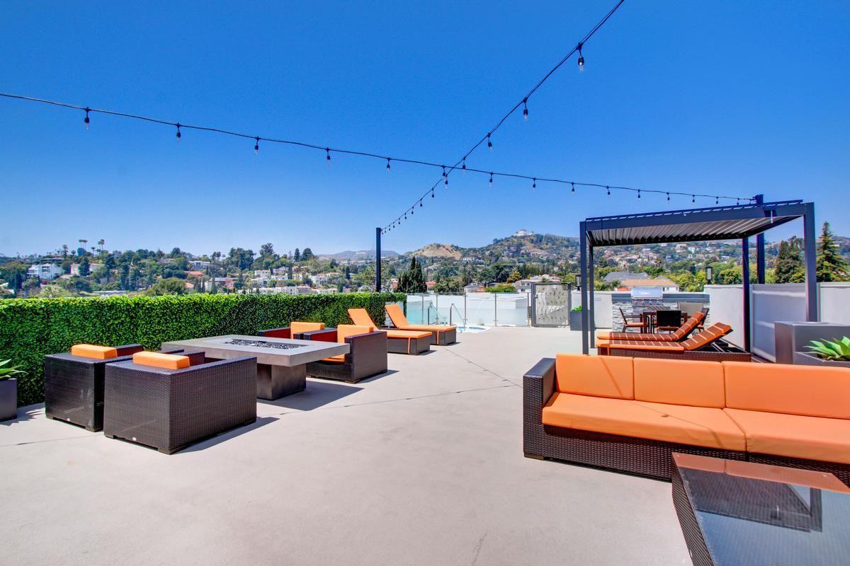 1840 N Kenmore Ave - Photo 3 of 14