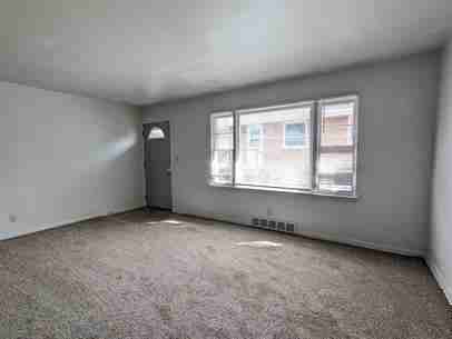 3234 Montrose Ave - Photo 2 of 6