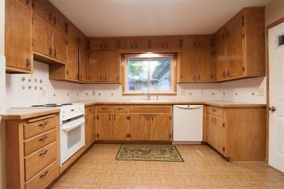 336 Racine Rd - Photo 3 of 12