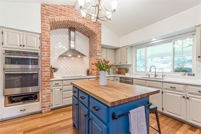 15719 Blue Creek St - Photo 3 of 37