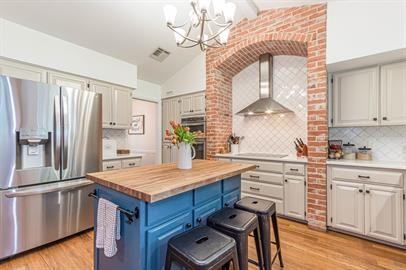 15719 Blue Creek St - Photo 2 of 37