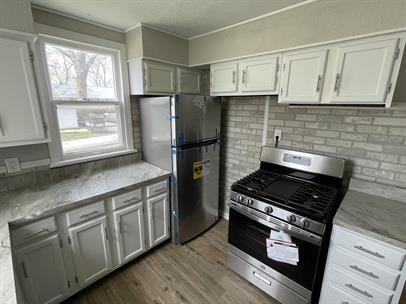 124 Sheridan Dr - Photo 3 of 10