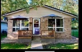 412 W Oglesby St - Photo 3 of 9