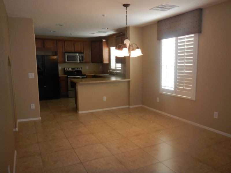 1852 S Seton Ave - Photo 3 of 15