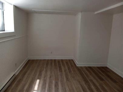 433 1/2 N Jackson St - Photo 2 of 10