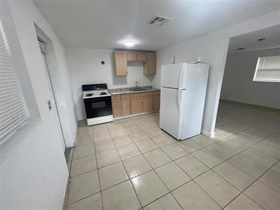 1064 Ne 13th Ave - Photo 2 of 5