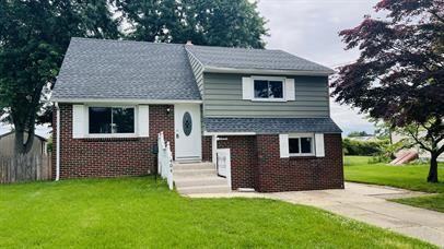 404 Jefferson Ct - Photo 2 of 11